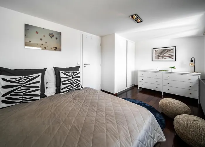 View Luxury With Foosball & Xbox - In Centre Daire Prag