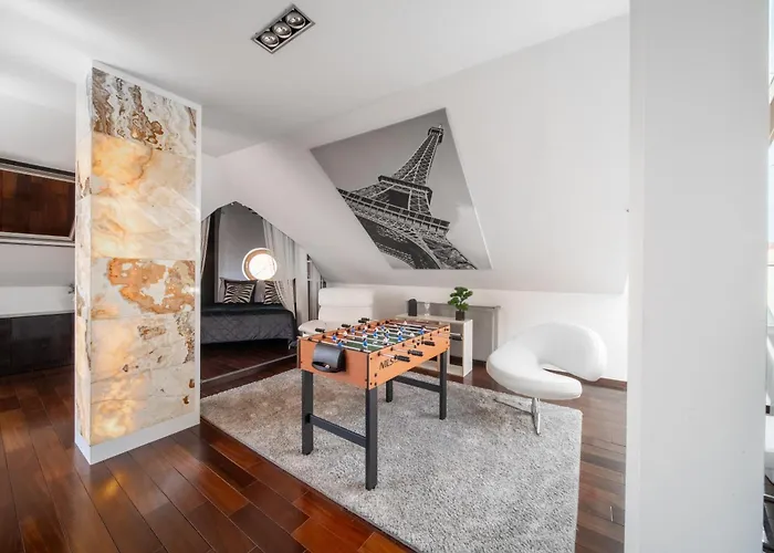 View Luxury With Foosball & Xbox - In Centre
