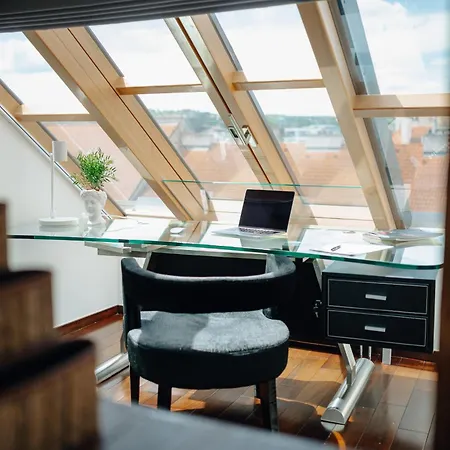 View Luxury With Foosball & Xbox - In Centre 아파트 프라하