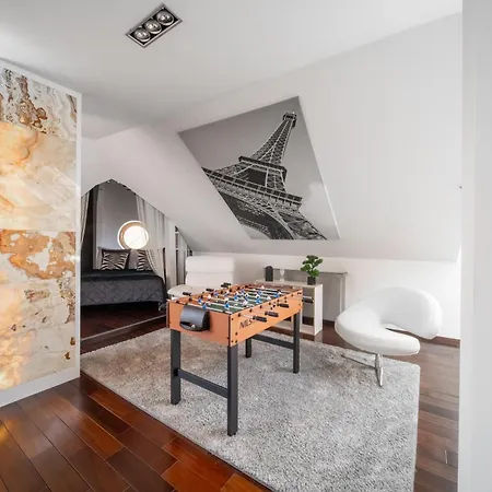 View Luxury With Foosball & Xbox - In Centre
