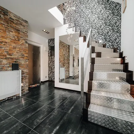 View Luxury With Foosball & Xbox - In Centre Apartment