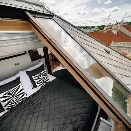 View Luxury With Foosball & Xbox - In Centre Apartment *